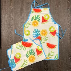 2 aprons